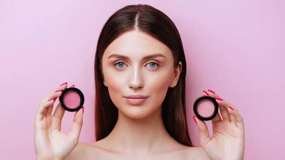 4 трика при нанасянето на руж, които ще трансформират кожата ви