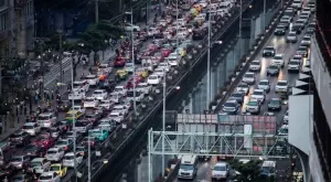 Франция дава финансови стимули на шофьорите, ако не карат в час пик