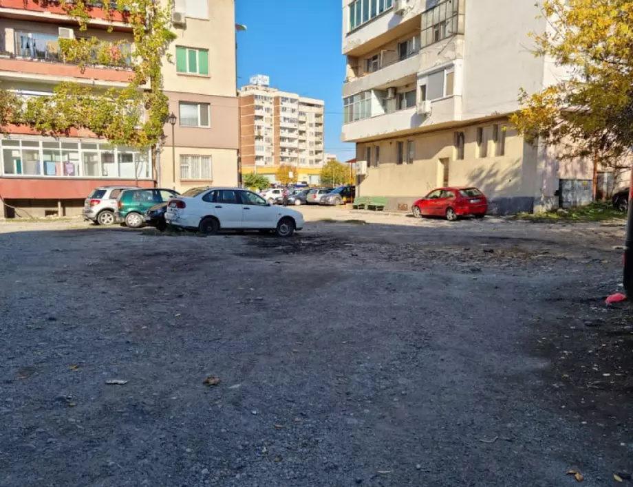 Зеленина и паркоместа - съчетани в реновирано междублоково пространство в Асеновград