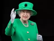 Спират снимките на "Короната" от уважение към покойната Елизабет II