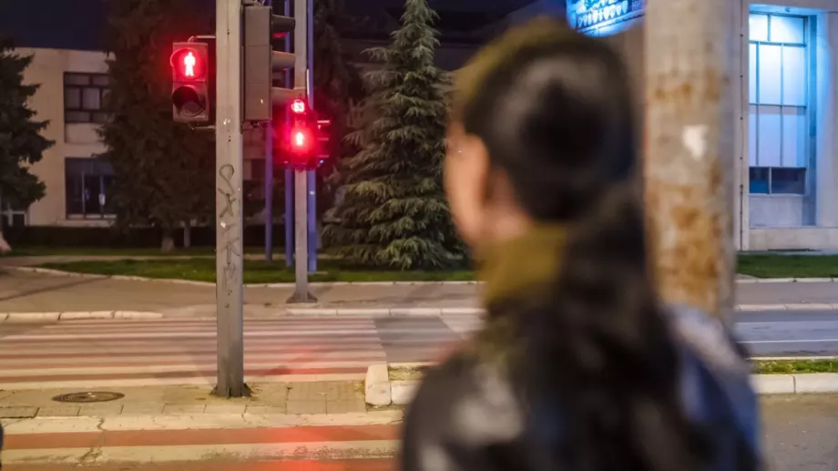 Виц на деня: Среща на светофара