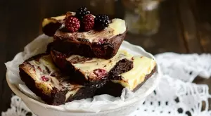 Няма толкова вкусен брауни чийзкейк с къпини