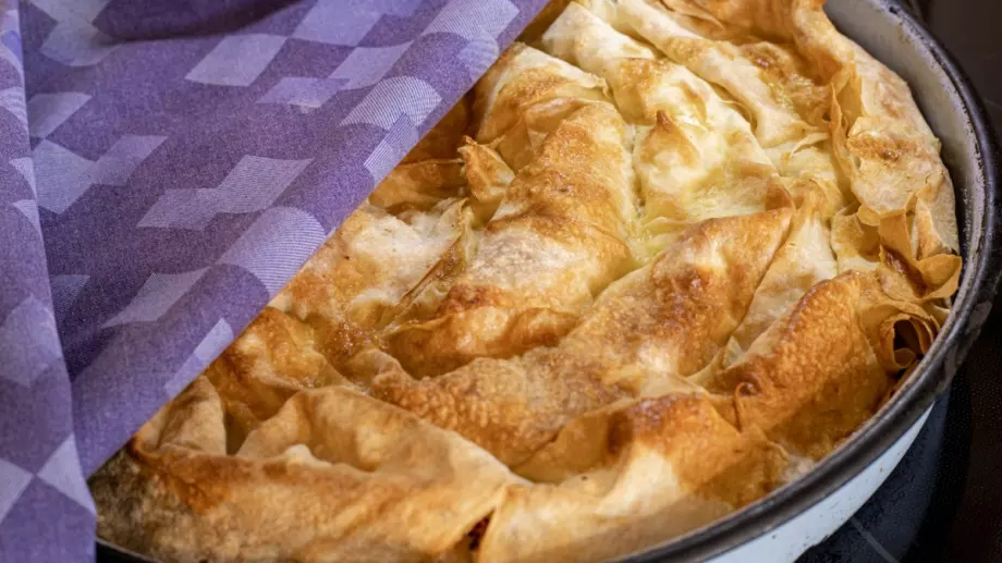 Баница със спанак, сирене и извара