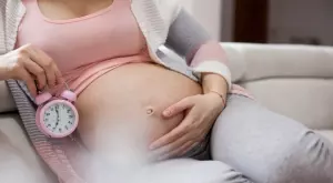 Виц за днес: Жена почнала да ражда