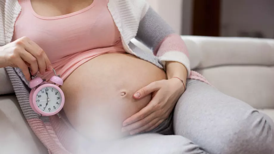 Виц за днес: Жена почнала да ражда