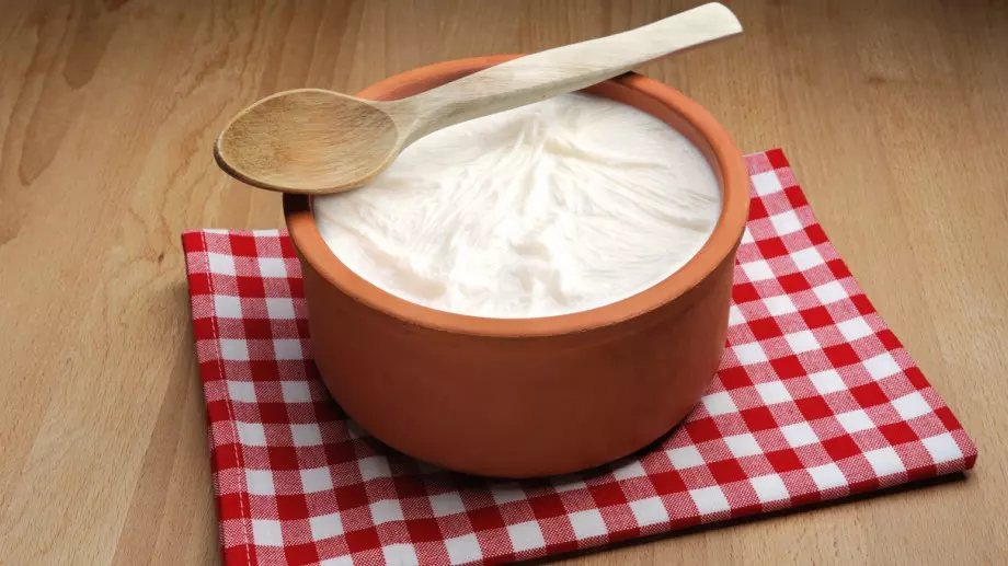 Здравословни предимства на киселото мляко пред прясното