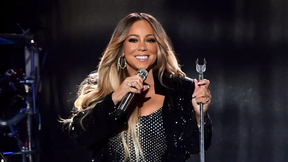 Съдят Марая Кери заради най-големия ѝ коледен хит 