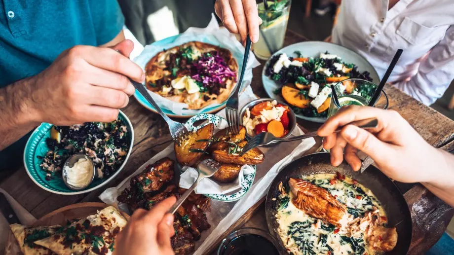 Храненето по-рано през деня намалява риска от инфаркт и инсулт