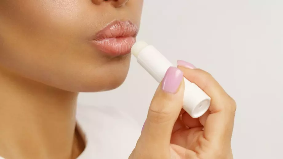 Направете си сами: Домашен балсам за устни