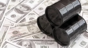 Петролът падна с над 1 долар преди дискусиите на Г-7 за руския износ