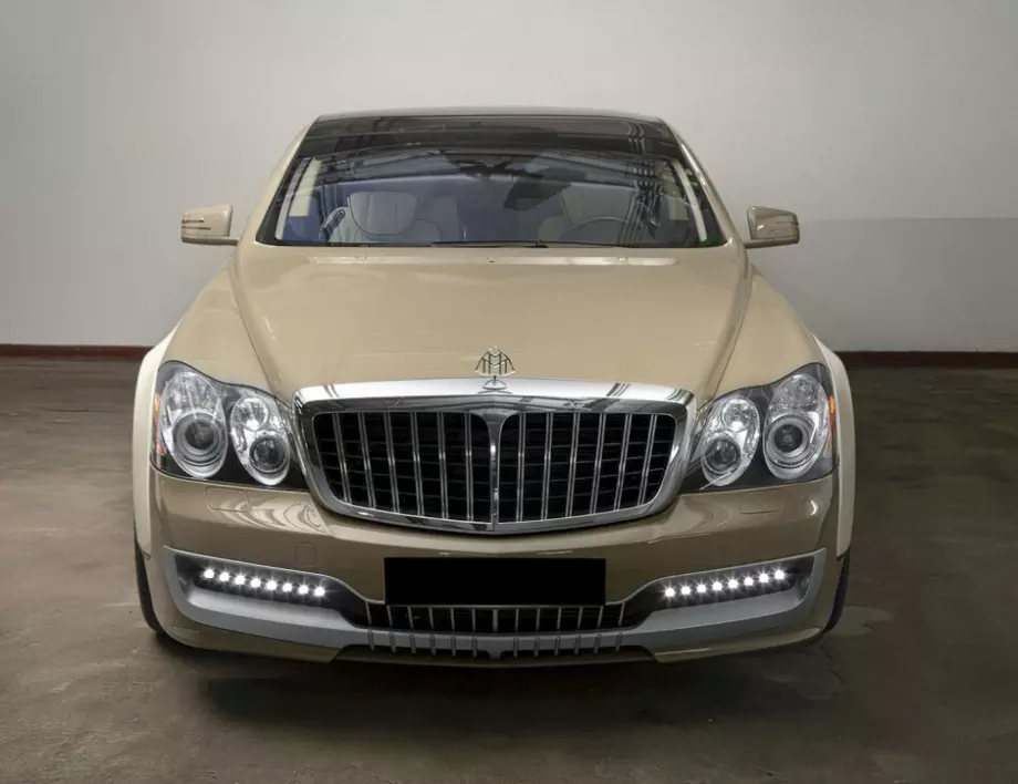 Продава се ексклузивен Maybach, построен за Кадафи