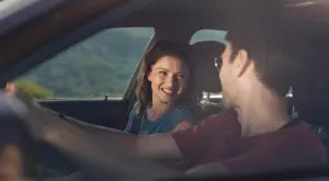 Виц за днес: Харесал си младеж селската хубавица