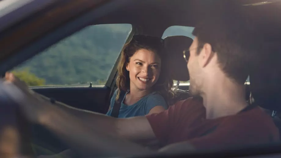 Виц за днес: Харесал си младеж селската хубавица