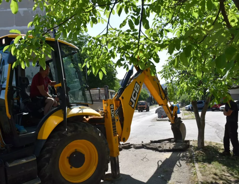 Продължават ремонтите на улици в Ловеч
