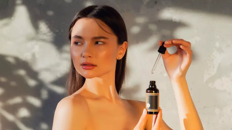 Азелаинова киселина: Бюти съставката, която прави чудеса