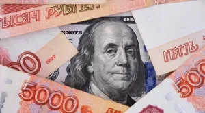 Рублата удари 2-месечно дъно спрямо долара, след като Руската централна банка запази лихвите