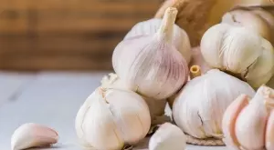 Ето как да имате ароматни скилидки чесън за 1 година, без да се развалят