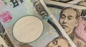 Коя голяма централна банка остави лихвите ниски?