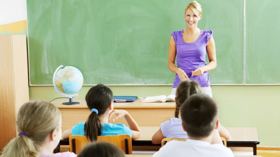 Виц за днес: Първолак пита майка си