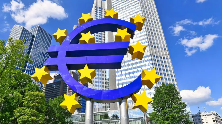 ЕЦБ рязко вдигна лихвите, за да се бори с неудържимата инфлация