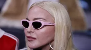 Мадона преиздава скандалната си фотокнига "Секс" 