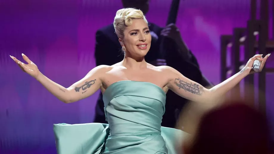 Лейди Гага заменя Марго Роби в "Жокера 2"  