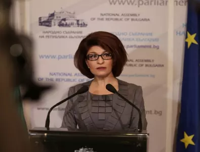 Десислава Атанасова: Не само контактувам с всички парламентарни групи, но съм длъжна да го правя