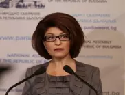Десислава Атанасова: Петков опитва да се скрие зад служители на МВнР и доклади