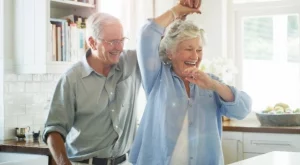 Виц на деня: Дядо решил да разбере дали жена му е изневерявала