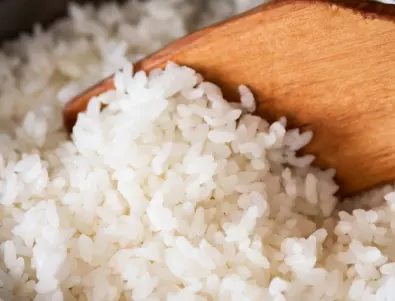 Защо опитните домакини винаги слагат оцет в ориза?