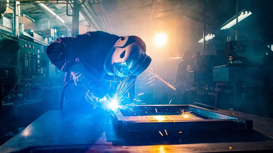 Индустриалното производство с първи спад от близо 2 години