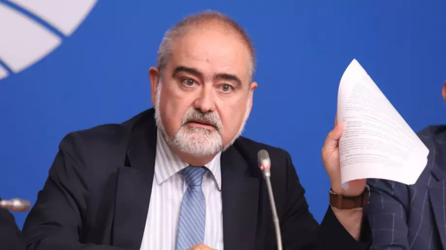 Пътностроителните фирми преустановяват всички пътни ремонти