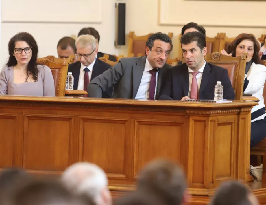 "Галъп": Над 50% от българите не одобряват свалянето на правителството