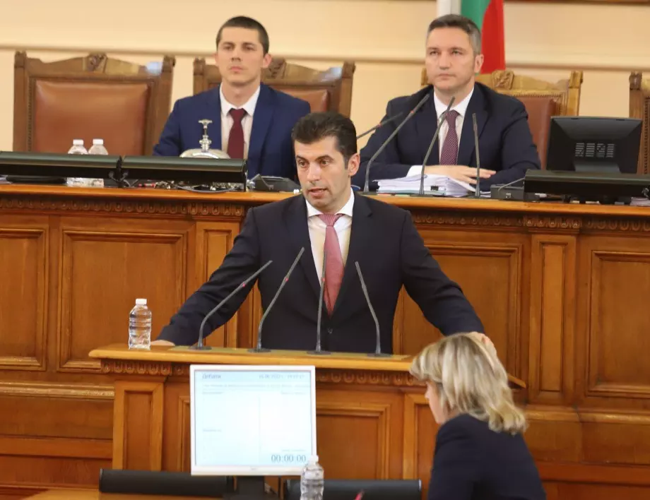 Над 1 час депутатите спориха как да изслушат Кирил Петков за доставките на газ