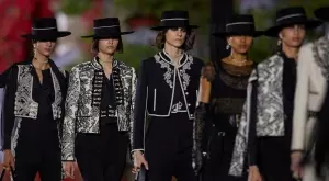 Българката Белослава Хинова участва в ревюто Dior Cruise 2023, вдъхновено от фламенкото (ВИДЕО)