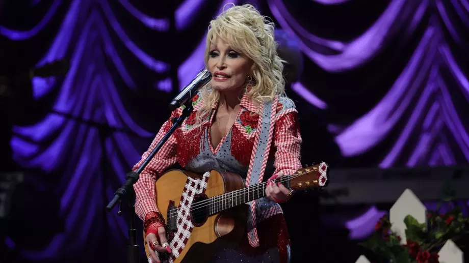 Доли Партън сбъдна предсмъртното желание на свой фен (ВИДЕО)