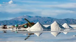 Чили национализира огромната си литиева индустрия