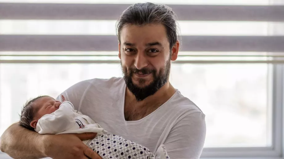 Виц за 7 май 2023: Татко чака пред родилното