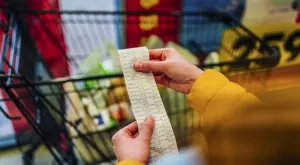 Проверките установиха стотици нарушения и нелоялни търговски практики при храните