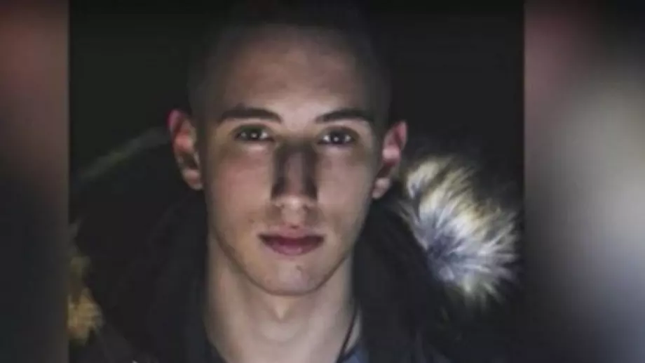 Познавате ли това момче? То е изчезнало и е обявено за издирване (СНИМКИ)