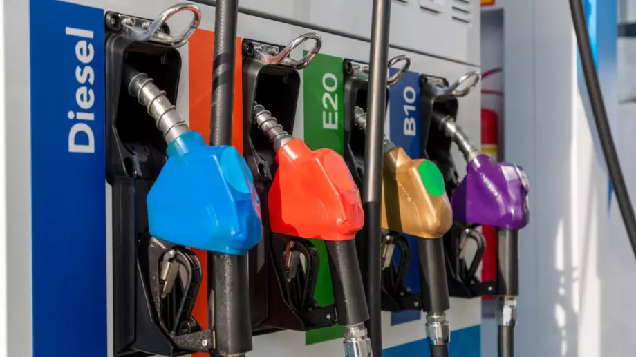 Световна криза с дизела: С колко ще скочи сметката ви за гориво?  
