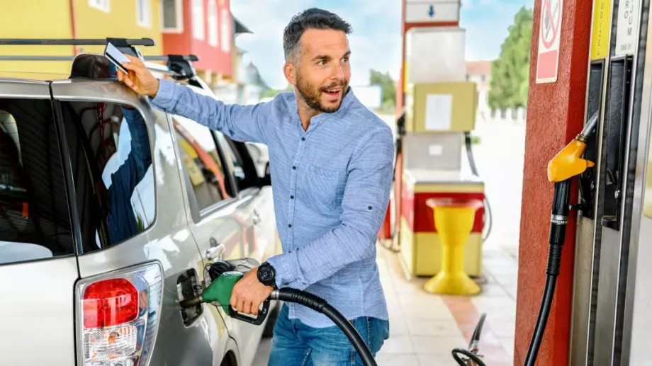 Държавата подготвя голяма отстъпка в цените на горивата