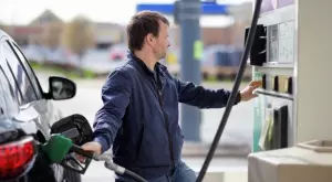 Унгарците зареждат по-евтино гориво в Словакия и Румъния