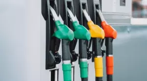 Цените на горивата намаляват, все по-често зареждаме бензин под 3 лева