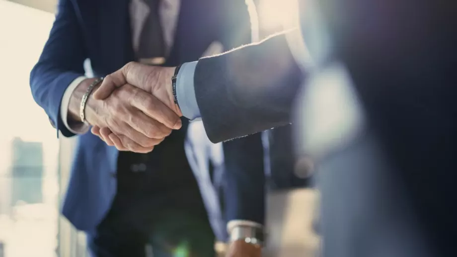 Как да търгуваме с бинарни опции?