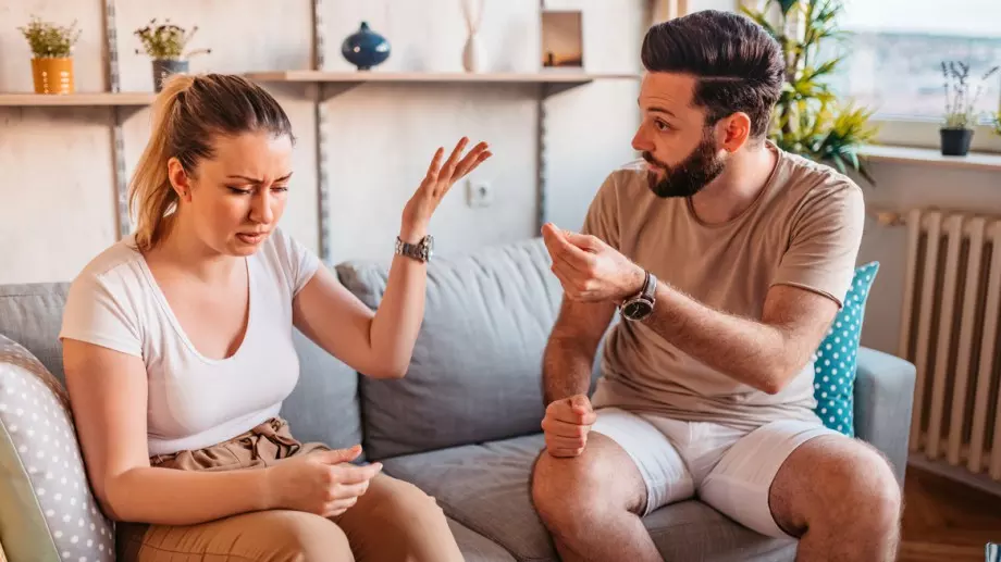 Притча: Защо хората си крещят един на друг?