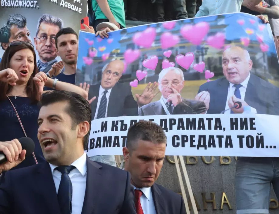 Reuters: Очаквания за по-неутрална политика към Русия с падането на правителството в България  