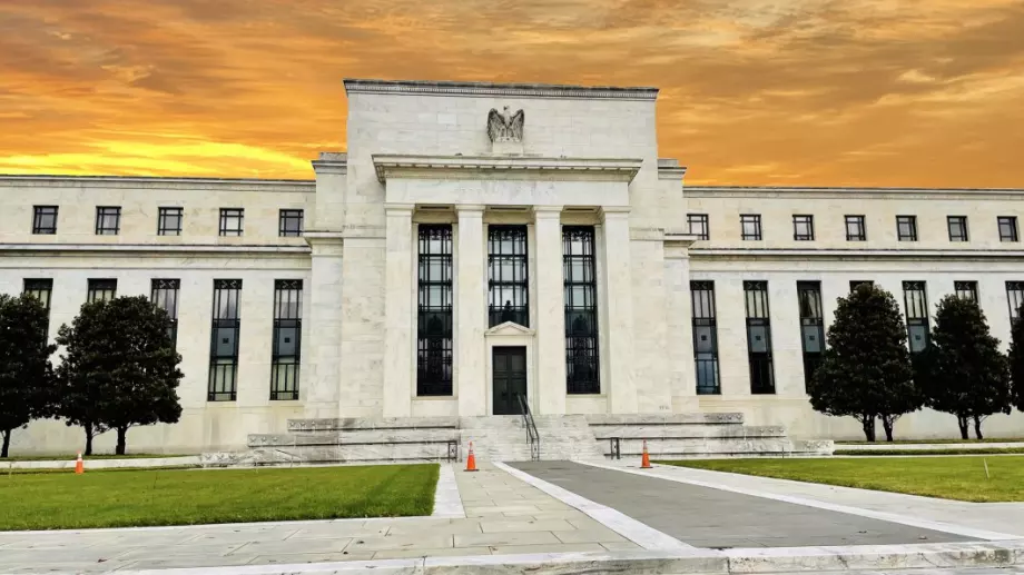 Фед вдигна лихвата с четвърт процентен пункт и даде знак за още повишения