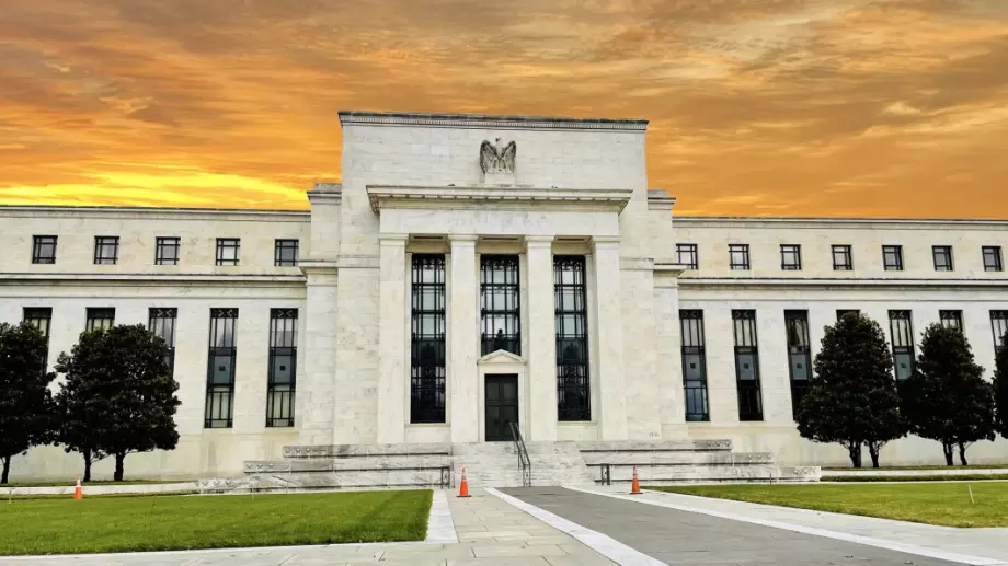 Фед запази без промяна основната лихва и очаква по-ниски лихви през 2024 г.