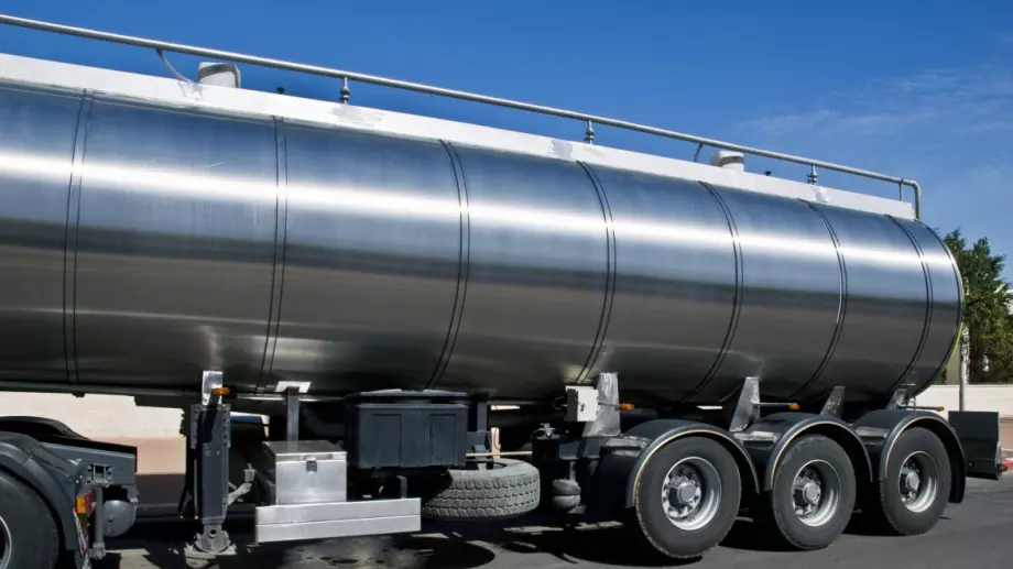 Защо Държавният резерв поръчва нови и нови количества бензин и дизел, а изглежда няма пари?